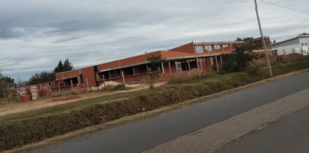 Funes: avanza la construcción del nuevo edificio de la escuela Favaloro